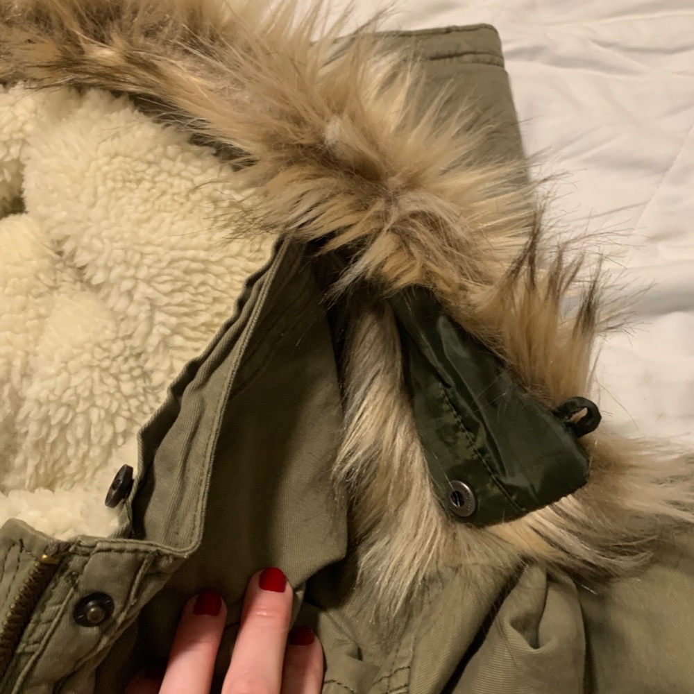 Hollister xs hooded parka with detachable faux fur - Picture 6 of 10